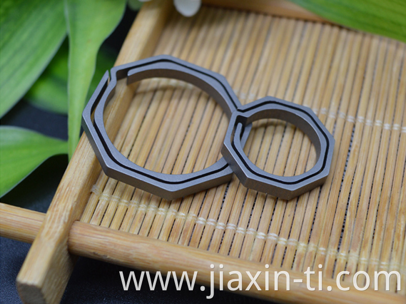 High Strength Portable Titanium Octagonal Ring Custom Metal Keychain